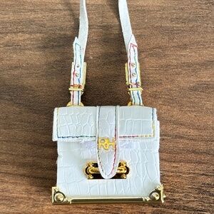 RAINBOW HIGH Fantastic Fashion Amaya Raine Doll White Faux LEATHER PURSE BAG